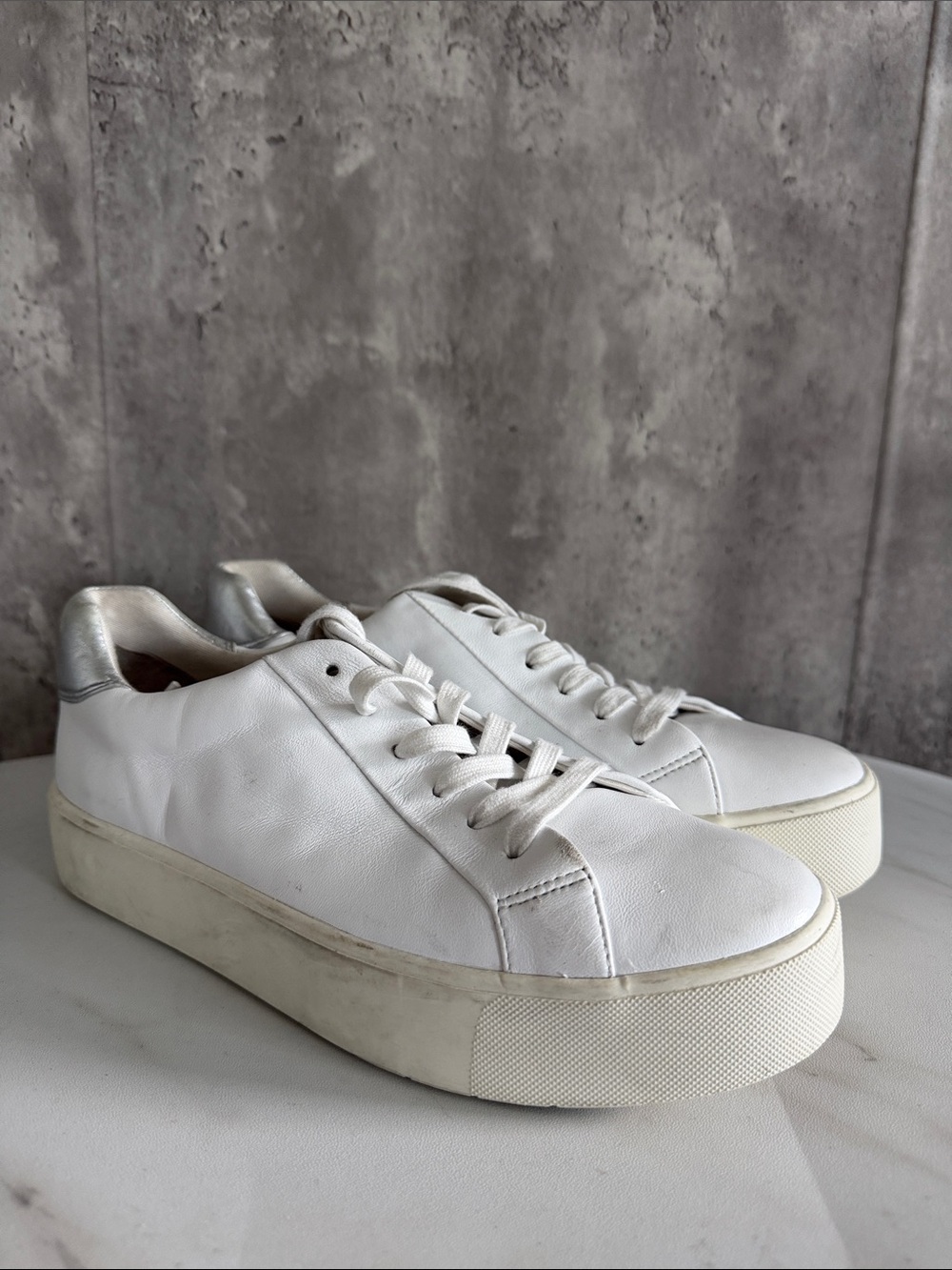 Vince Benfield White Leather Platform Sneakers with Silver Heel Accent sz 9 wm